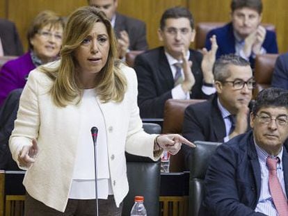 Susana D&iacute;az y Diego Valderas durante la sesi&oacute;n de control en el Parlamento.