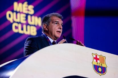 El presidente del FC Barcelona, Joan Laporta, durante la segunda parte de la Asamblea de socios compromisarios del club, el 23 de octubre.