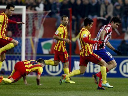 Busquets, Alba, Mascherano y Pedro persiguen a Diego Costa