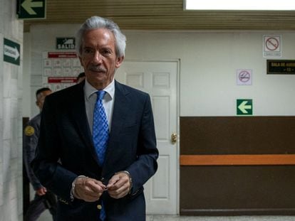 José Rúben Zamora llega a la audiencia en un juicio en su contra en Cuidad de Guatemala el 30 de mayo.