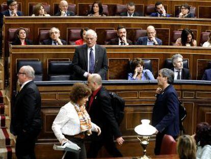 El ministro de Exteriores asegura que Jordi Salvador le ha escupido cuando salía del hemiciclo, algo que los representantes de Esquerra han negado después
