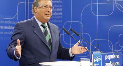 El presidente del PP andaluz, Juan Ignacio Zoido, durante una rueda de prensa este mi&eacute;rcoles.