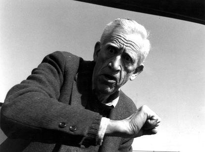 Una de las pocas imágenes que existen de J. D. Salinger, en la que está agrediendo a un fotógrafo en los años ochenta.