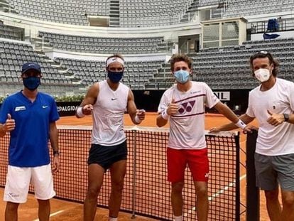 De izquierda a derecha, Nadal posa en Roma con Clar, Ruud y Moyà tras un entrenamiento. / INSTAGRAM