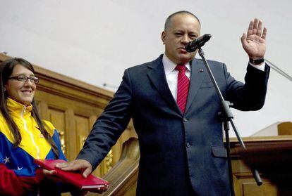 Cabello jura como presidente de la Asamblea Nacional.