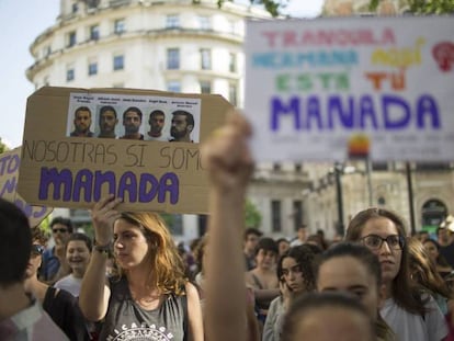 Concentración, en Sevilla en abril de 2018, en protesta por la primera sentencia a La Manada.