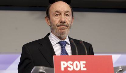 Alfredo Pérez Rubalcaba, durante su intervención ante los medios.