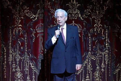 GRAF6946. MADRID, 18/09/2020.- El escritor Mario Vargas Llosa durante la inauguración esta noche de la Temporada 2020-2021 del Teatro Real. EFE / José Jiménez. ***SOLO USO EDITORIAL, NO VENTAS, NO ARCHIVO***.