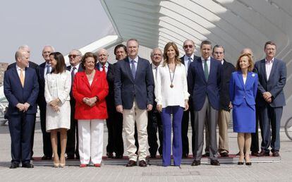 Varios de los exministros firmantes, junto a Fabra y Barber&aacute;, en un foro en Valencia en 2014.