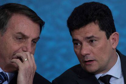 El presidente Bolsonaro (izquierda) y su ministro de Justicia, Sergio Moro, este jueves.