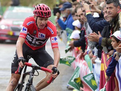 Christopher Froome cruzando la l&iacute;nea final en la etapa 17 de la Vuelta. 