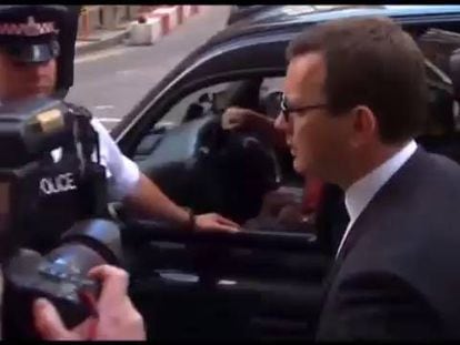El exjefe de prensa de Cameron a su llegada al tribunal.