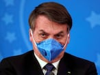 El presidente de Brasil, Jair Bolsonaro, se protege con un barbijo durante la rueda de prensa que celebró el 23 de febrero pasado.