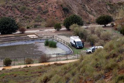 Dispositivo de búsqueda de Gabriel Cruz, el niño de 8 años desaparecido en Las Hortichuelas, (Almería), en la zona próxima a la depuradora en la que apareció una camiseta interior de color blanco, el 4 de marzo de 2018.