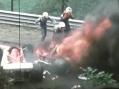 El Ferrari de Lauda arde en el accidente de 1976. / Vídeo: ATLAS.
