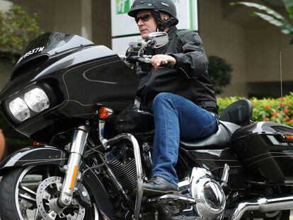 Matt Levatich, consejero delegado de Harley-Davidson, al volante de una moto de la marca. &nbsp;