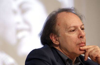 Javier Marías durante la presentación de 'Los enamoramientos', en 2011.