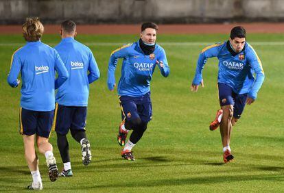 Messi y Suárez, en el primer entrenamiento del Barcelona en Japón.