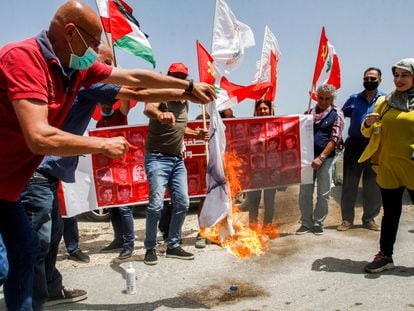 Protesta en Líbano contra la reanudación de las negociaciones de la frontera marítima con Israel, este martes.