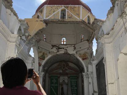 Los restos de la iglesia de Santiago Apóstol en Atzala (Puebla).