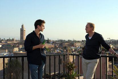 Samuel Scheider y Ulrich Tukur (derecha), en una imagen de &#039;Exit Marrakech&#039;. 