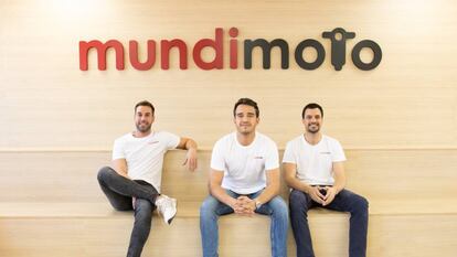 Alberto Fossas, cofundador de Mundimoto; Josep Talavera, fundador y CEO; y Alex Lopera, director de operaciones.