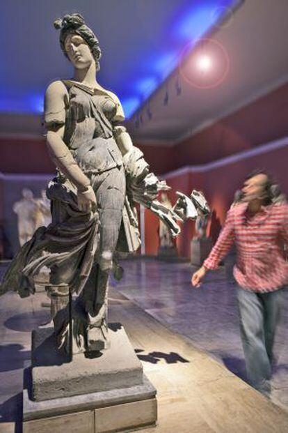 La Bailarina, pieza escultórica del siglo II del Museo Arqueológico de Antalya.