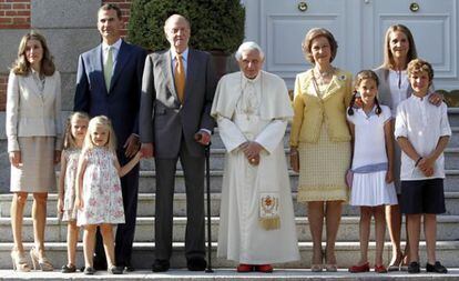 El Papa, con la familia Real