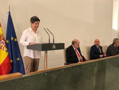 La delegada del Gobierno en Catalunya, Teresa Cunillera, junto a los cuatro subdelegados en el 41 aniversario de la Constitución.
