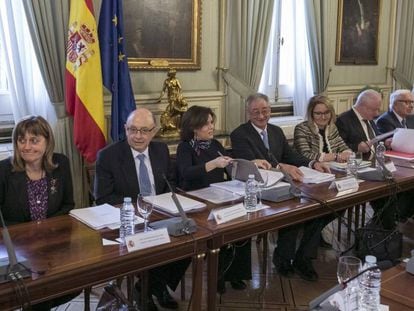 Sesi&oacute;n constitutiva de la Comisi&oacute;n de Expertos encargada de revisar el modelo de financiaci&oacute;n auton&oacute;mica.
 