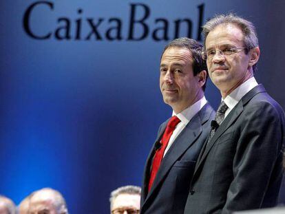 Gonzalo Gortázar (izquierda) y Jordi Gual, consejero delegado y presidente de CaixaBank.