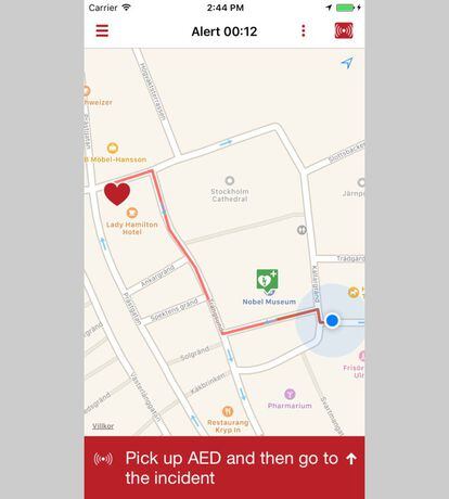 Cuando un aviso de los servicios de emergencia está activo, la app indica la localización propia, la del desfibrilador más cercano en el camino al lugar de la incidencia y la ruta a seguir.