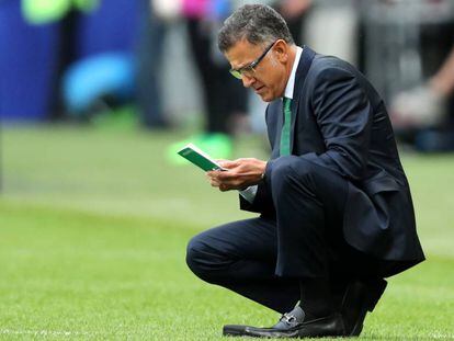 El seleccionador de M&eacute;xico en el partido frente a Rusia