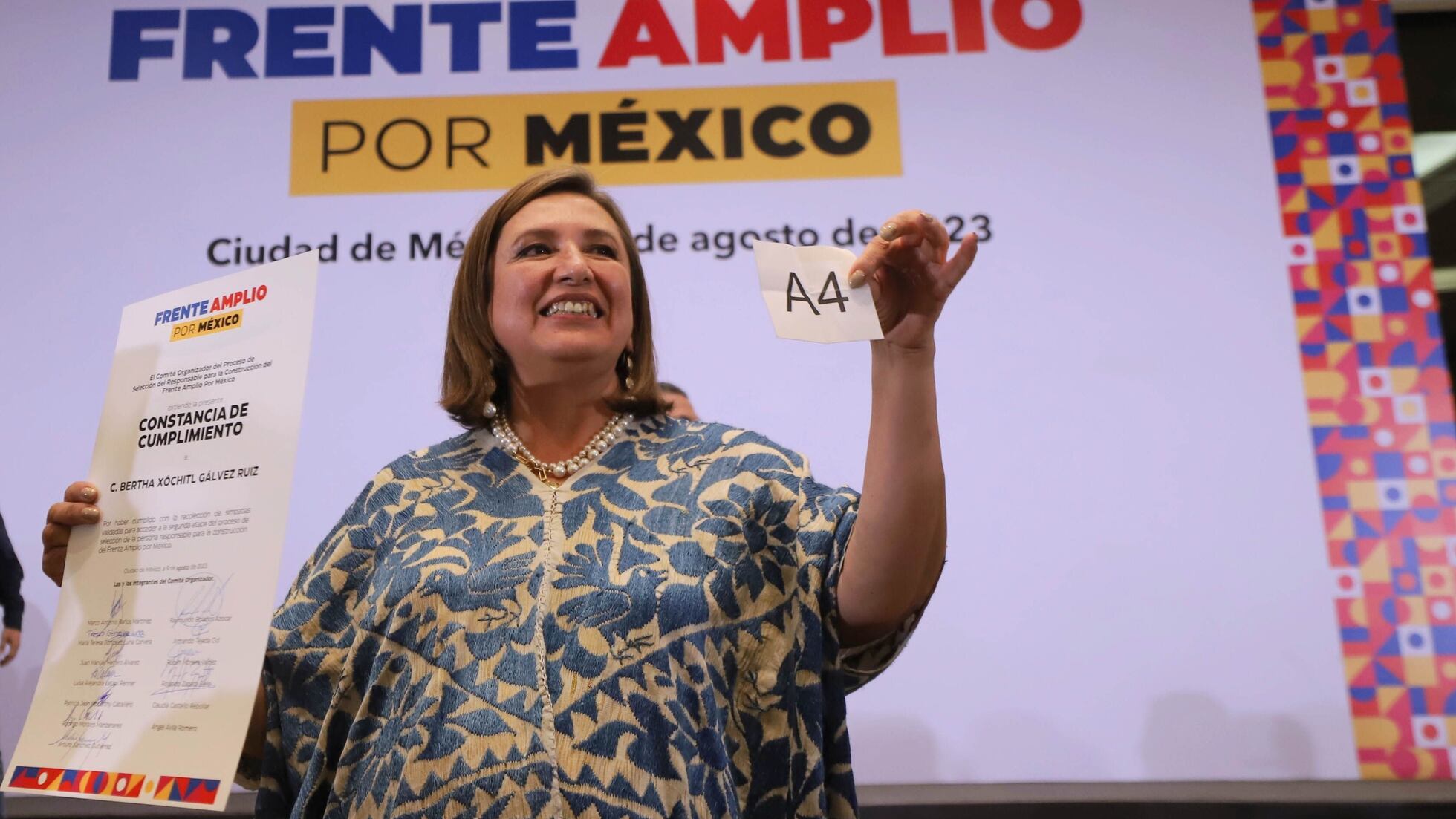 El PRI retira a Beatriz Paredes y lanza a Xóchitl Gálvez a la carrera  presidencial por el Frente Amplio por México | EL PAÍS México