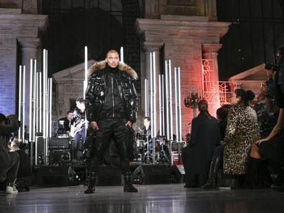 Jeremy Meeks desfilando para Philipp Plein, en Nueva York.