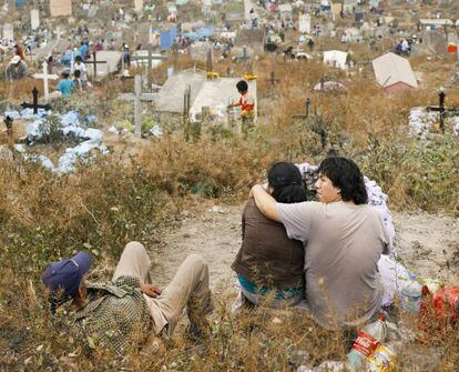 'Cementerio', una de las obras que se muestran en la Bienal, de Edi Hirose