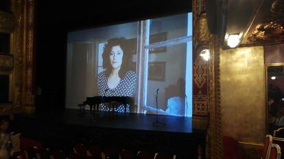 Un momento del acto de homenaje a Almudena Grandes en el Teatro Español, el pasado día 13.