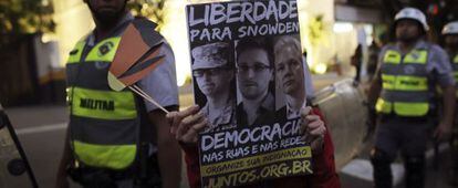 Un estudiante de la Universidad de Sao Paulo aooya a Snowden.