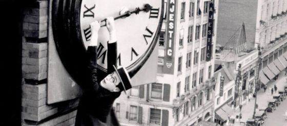 Captura de la pel·lícula de Harold Lloyd 'El hombre mosca', del 1923, que il·lustra el debat sobre el temps que farà el CCCB.