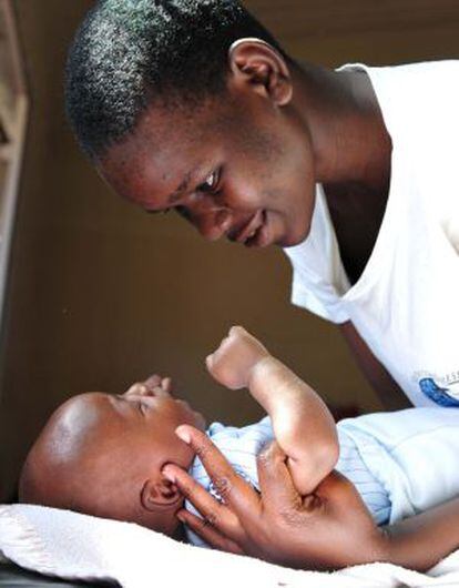África acapara el 70% de los casos de sida infantil.