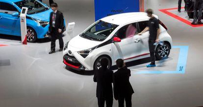 Un Toyota Aygo presentado durante la jornada abierta a la prensa de la 88 edición del Salón Internacional del Motor de Ginebra (Suiza).