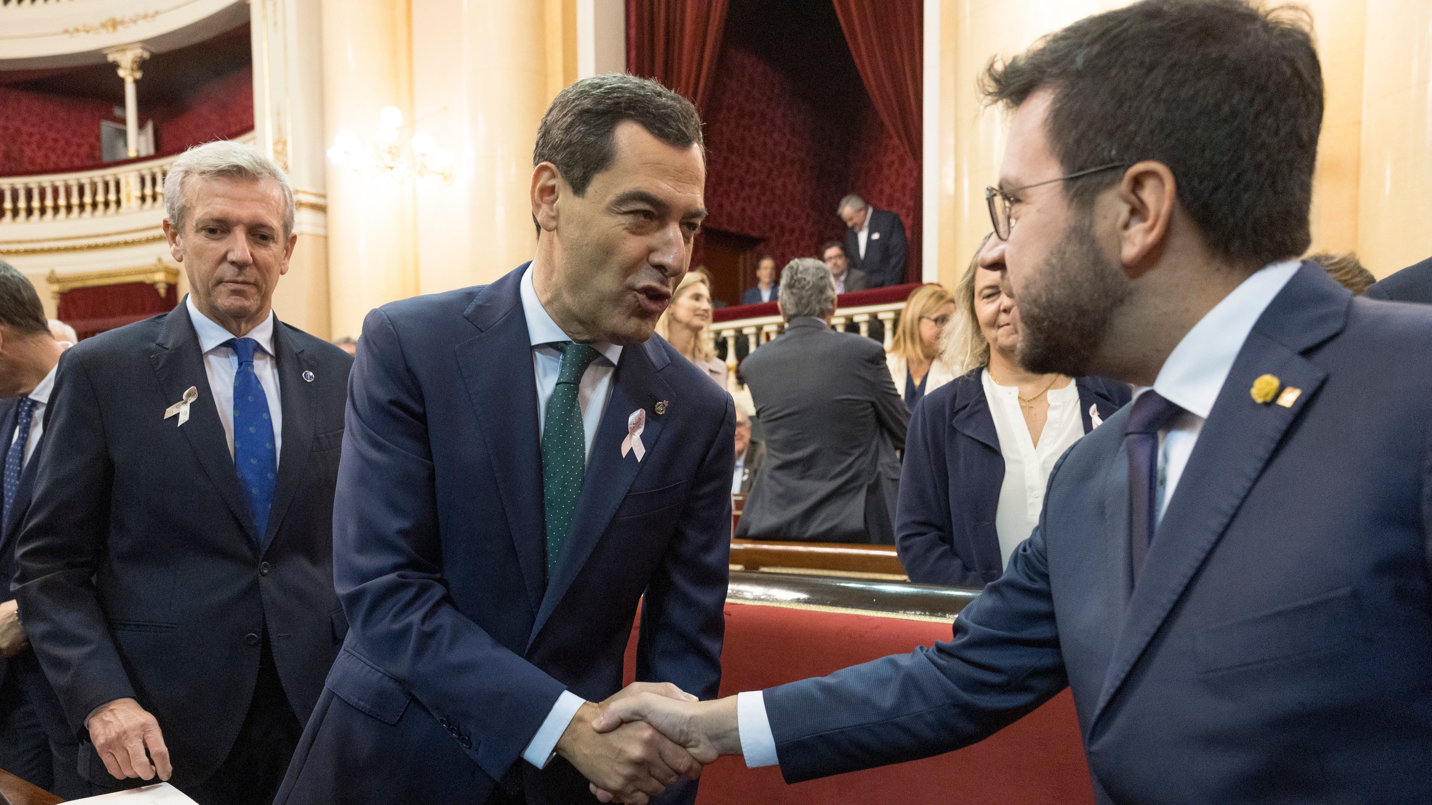 El debate de la amnistía en el Senado deriva en un duelo de Ayuso y Aragonès por la ausencia de Moreno y Rueda
