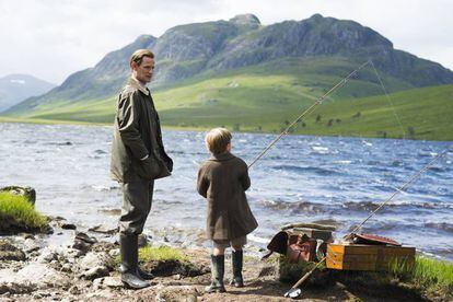 Matt Smith (el príncipe Felipe) y Billy Jenkins (el príncipe Carlos) en 'The Crown'.