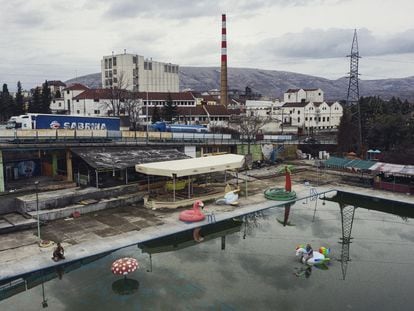 Foto del proyecto 'The Book of Veles', ganadora en la categoría 'Formato Abierto' 2022, en la que el autor introdujo personas creadas por programas informáticos.