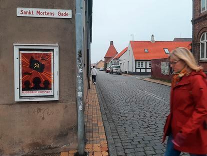 Un cartel del Museo de Bornholm que rezaba "¡Que vienen los rusos!", el jueves en Ronne (Dinamarca).