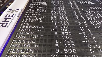 Panel de la Bolsa de Madrid con cotizaciones de las referencias del Ibex 35.