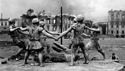 La fuente de los niños y el cocodrilo en Stalingrado en 1942