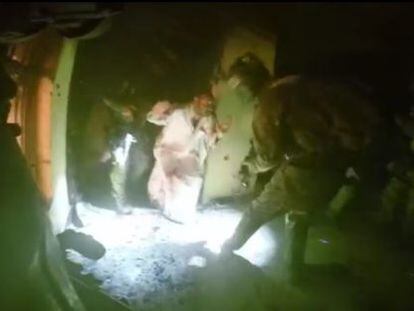 Fotograma del vídeo que mostra l'operació de rescat.