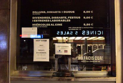 Taquilla de cines de Barcelona cerrada poco antes de entrar en vigor el toque de queda