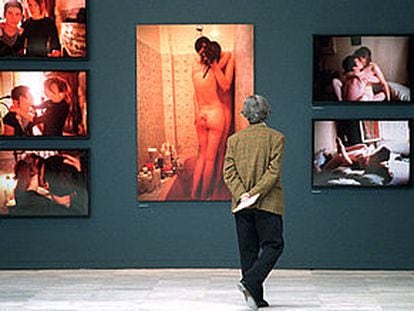 Un aspecto de la exposición de Nan Goldin, en el Palacio de Velázquez, del Retiro de Madrid.
